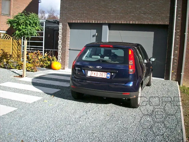 Project 234 - Belgium Home - Gravel Driveway Car Park - Parking